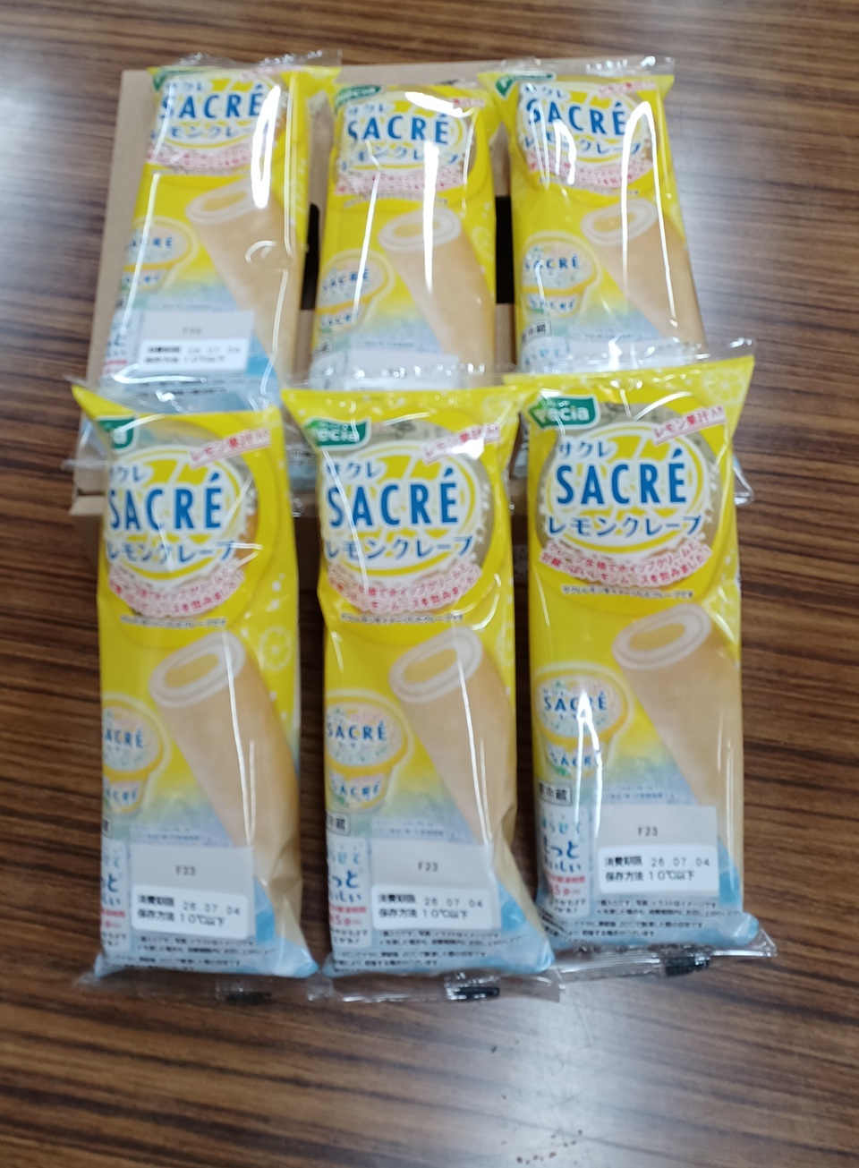 お茶菓子として提供された爽やかなレモンクレープ